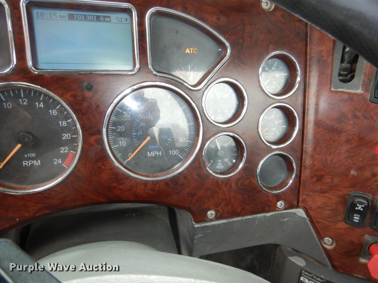 image for item DN7275 2008 Mack CHU613  semi truck