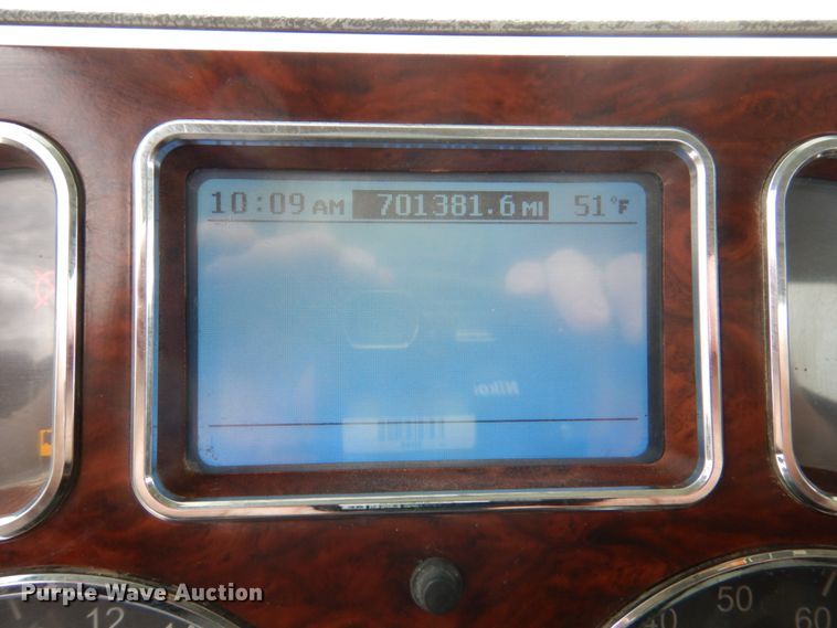 image for item DN7275 2008 Mack CHU613  semi truck