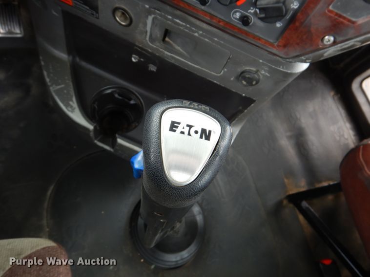 image for item DN7275 2008 Mack CHU613  semi truck