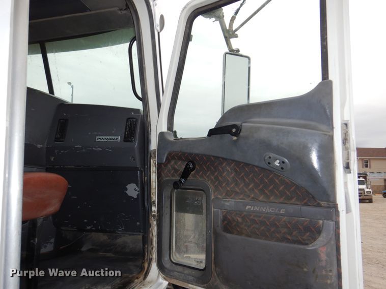 image for item DN7275 2008 Mack CHU613  semi truck