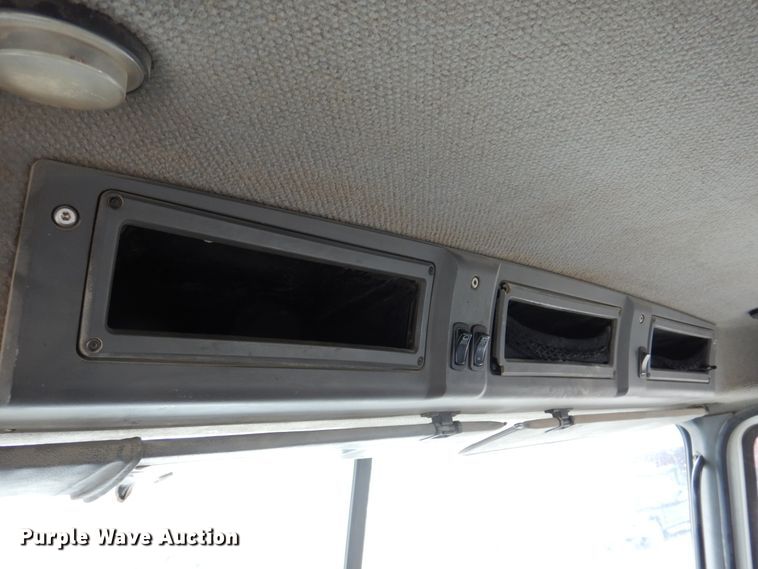 image for item DN7275 2008 Mack CHU613  semi truck