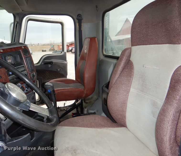 image for item DN7275 2008 Mack CHU613  semi truck