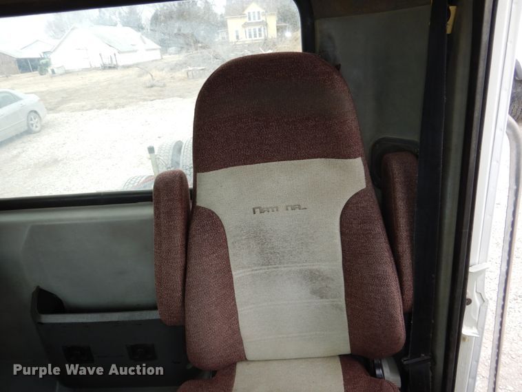 image for item DN7275 2008 Mack CHU613  semi truck