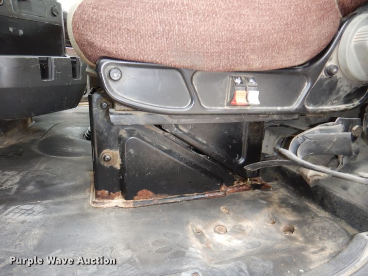 image for item DN7275 2008 Mack CHU613  semi truck