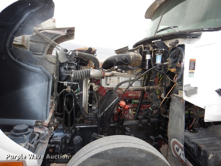 image for item DN7275 2008 Mack CHU613  semi truck