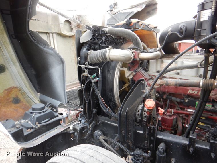 image for item DN7275 2008 Mack CHU613  semi truck