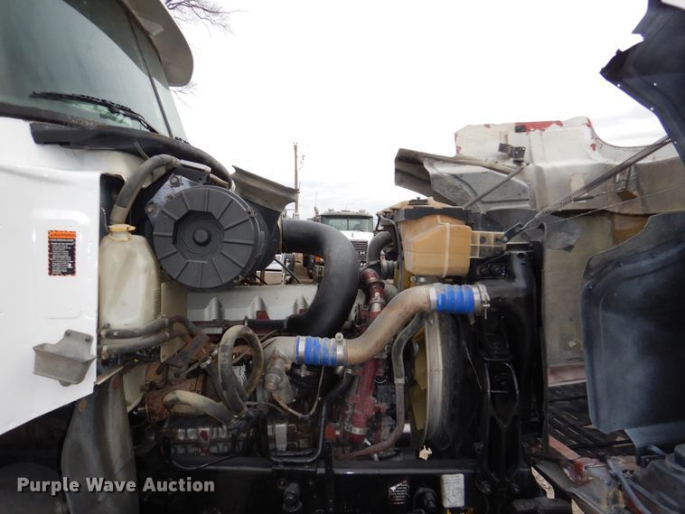 image for item DN7275 2008 Mack CHU613  semi truck