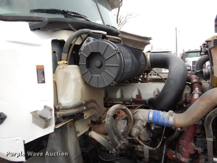 image for item DN7275 2008 Mack CHU613  semi truck