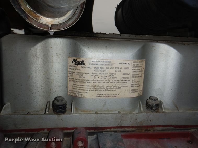 image for item DN7275 2008 Mack CHU613  semi truck