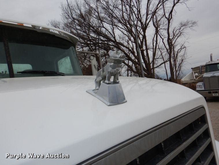 image for item DN7275 2008 Mack CHU613  semi truck