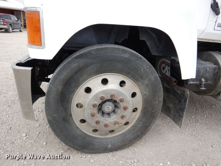 image for item DN7275 2008 Mack CHU613  semi truck