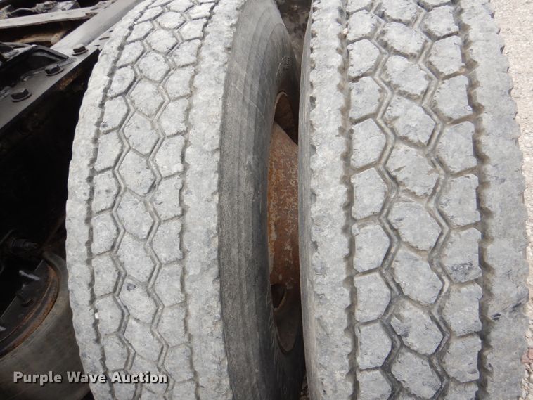 image for item DN7275 2008 Mack CHU613  semi truck