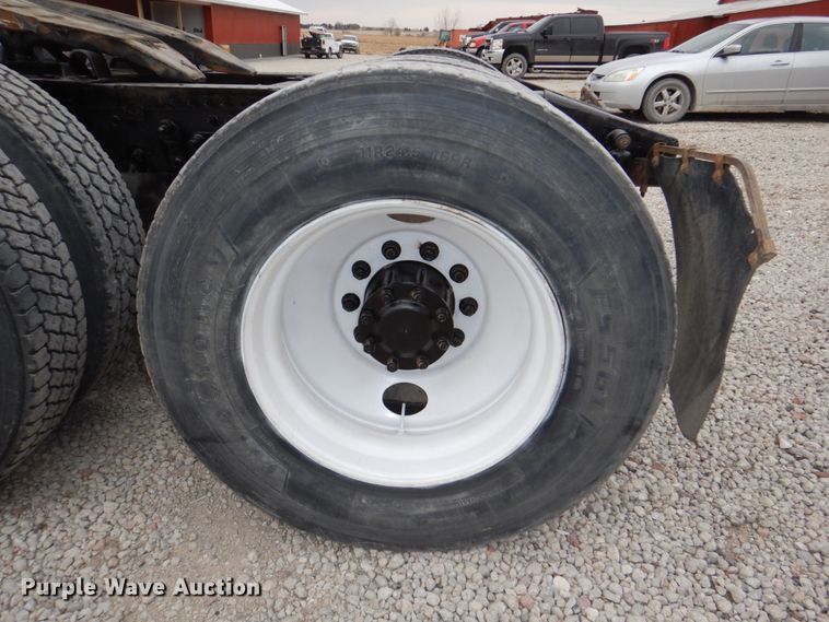 image for item DN7275 2008 Mack CHU613  semi truck