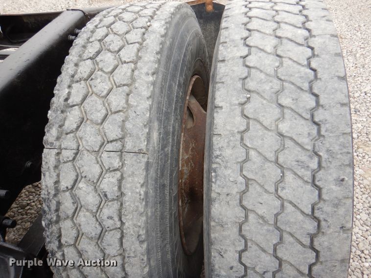 image for item DN7275 2008 Mack CHU613  semi truck