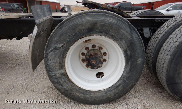 image for item DN7275 2008 Mack CHU613  semi truck