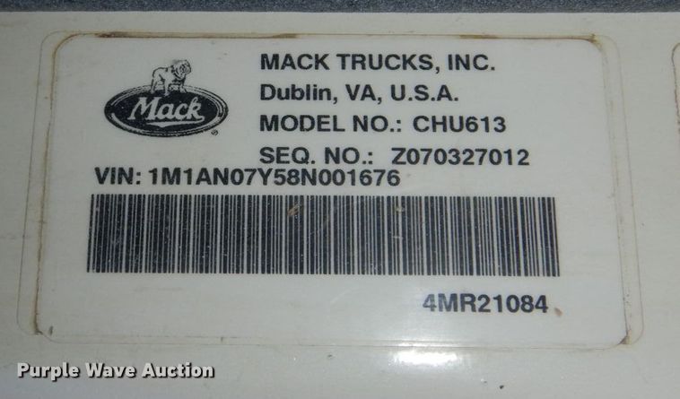 image for item DN7275 2008 Mack CHU613  semi truck