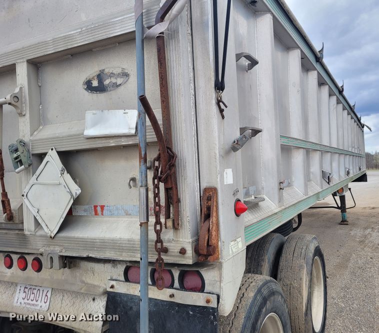 image for item FC9107 2005 Trailstar  end dump trailer