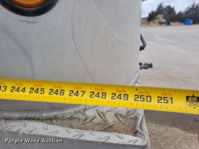 image for item FC9107 2005 Trailstar  end dump trailer