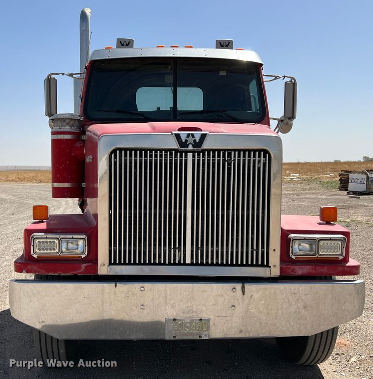 image for item IG9343 1999 Western Star 4964FX  semi truck