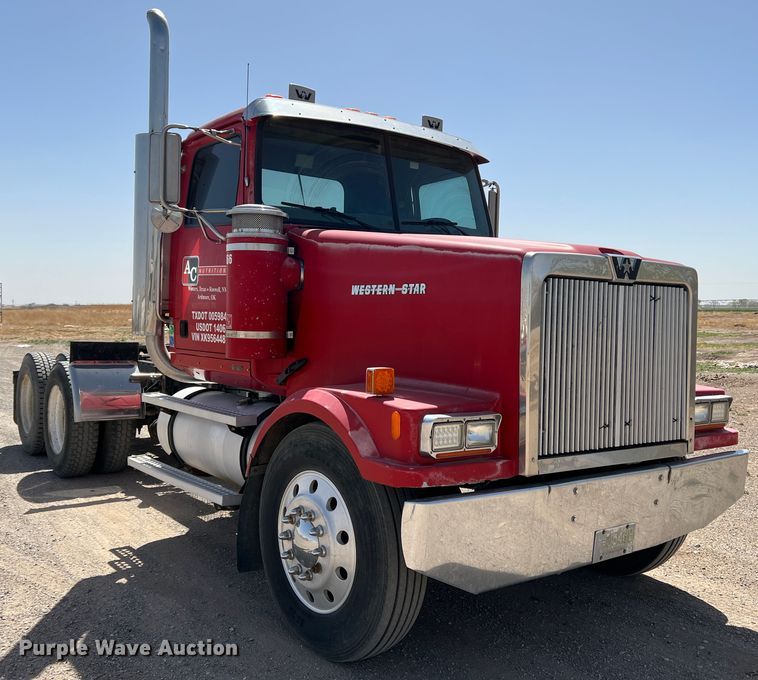 image for item IG9343 1999 Western Star 4964FX  semi truck