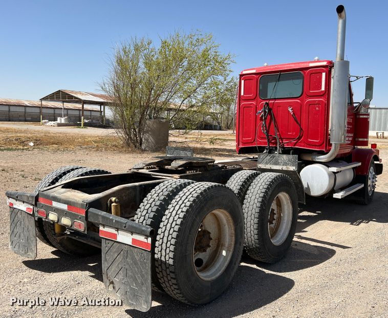 image for item IG9343 1999 Western Star 4964FX  semi truck