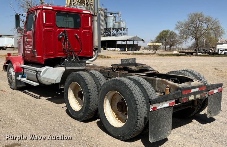 image for item IG9343 1999 Western Star 4964FX  semi truck