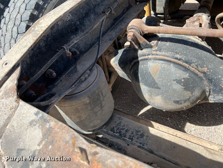 image for item IG9343 1999 Western Star 4964FX  semi truck