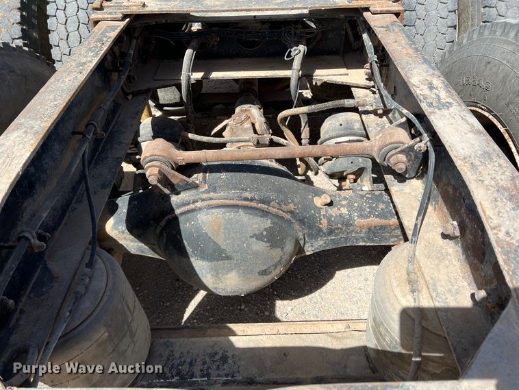 image for item IG9343 1999 Western Star 4964FX  semi truck