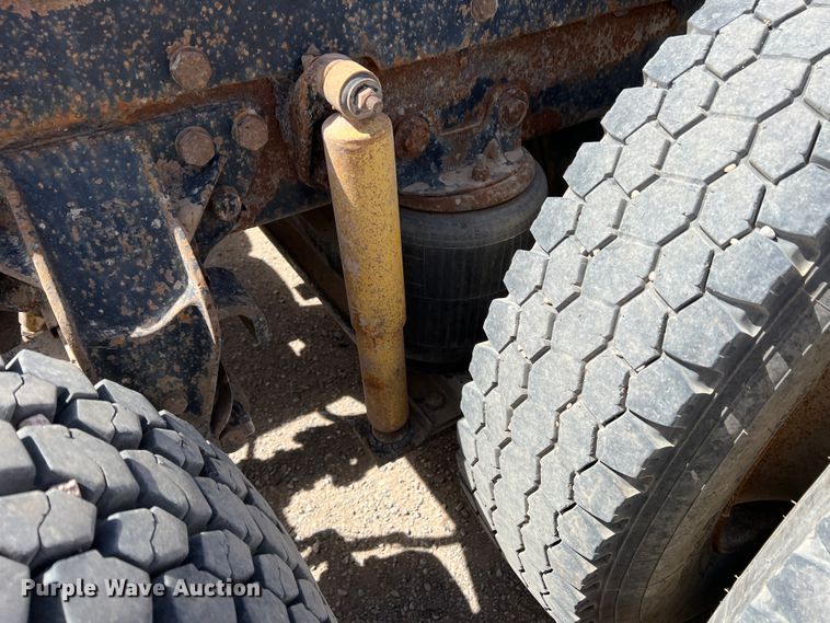 image for item IG9343 1999 Western Star 4964FX  semi truck