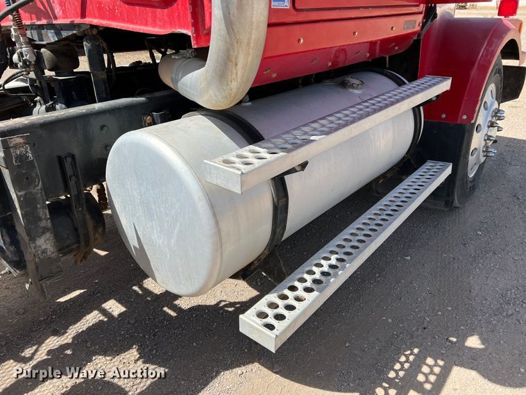 image for item IG9343 1999 Western Star 4964FX  semi truck