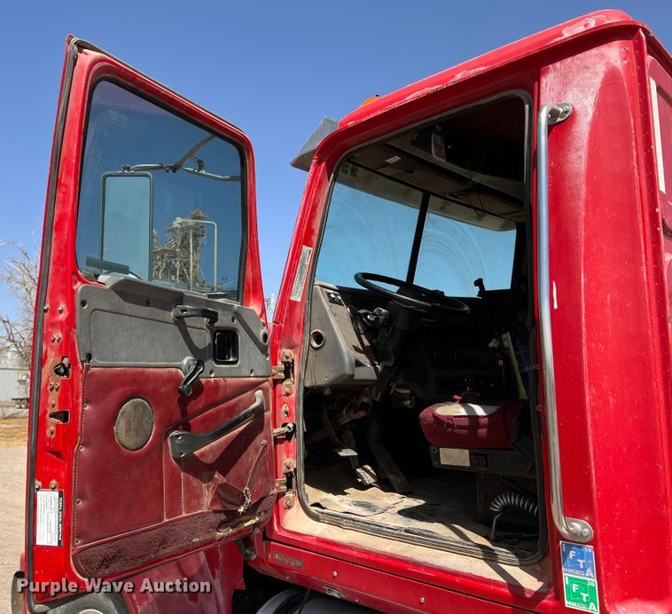 image for item IG9343 1999 Western Star 4964FX  semi truck