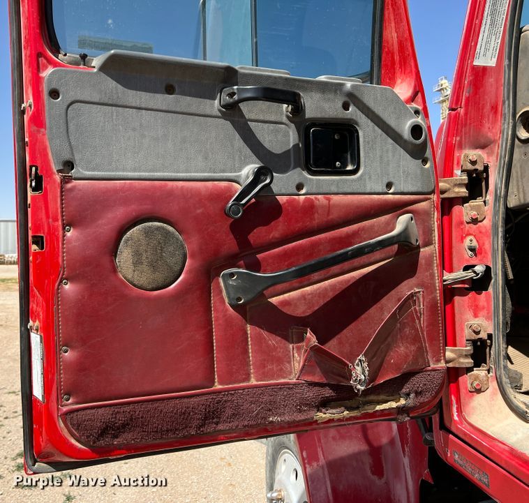 image for item IG9343 1999 Western Star 4964FX  semi truck