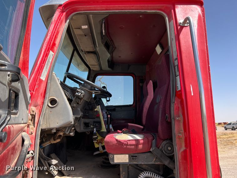 image for item IG9343 1999 Western Star 4964FX  semi truck