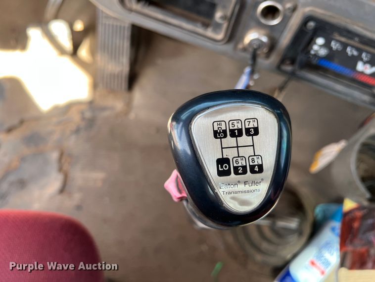 image for item IG9343 1999 Western Star 4964FX  semi truck