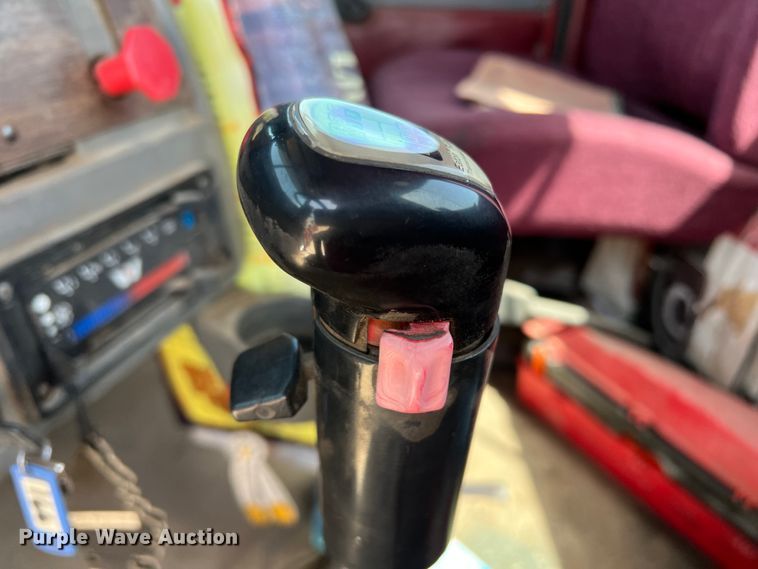 image for item IG9343 1999 Western Star 4964FX  semi truck