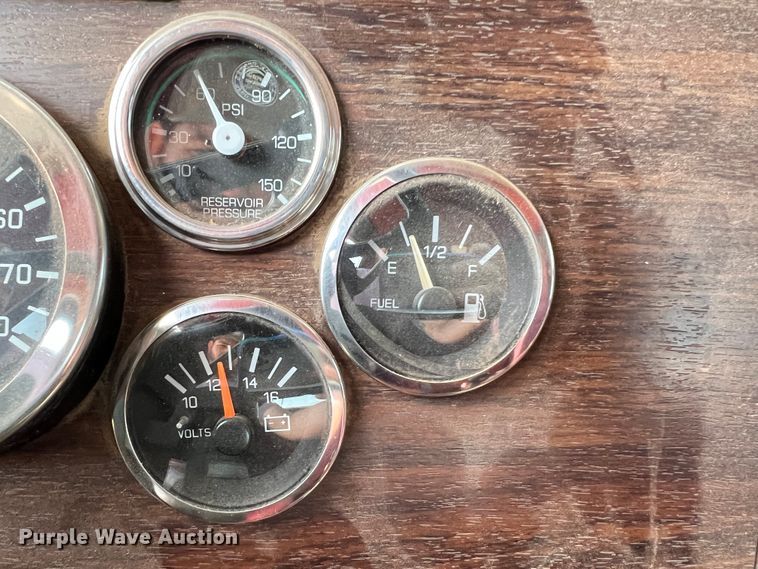 image for item IG9343 1999 Western Star 4964FX  semi truck