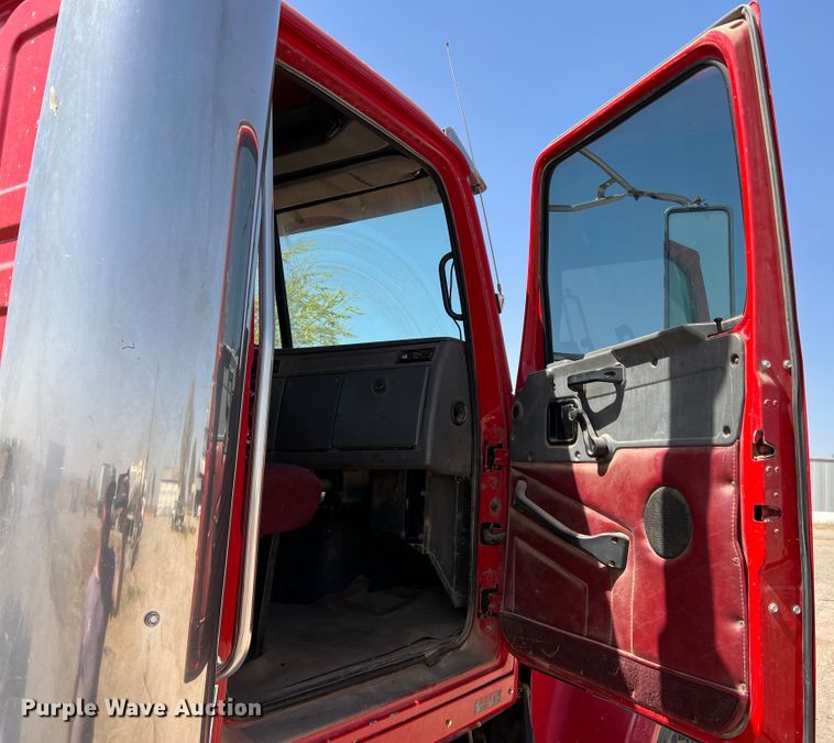 image for item IG9343 1999 Western Star 4964FX  semi truck