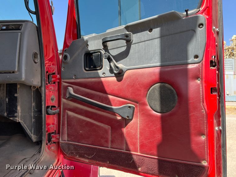 image for item IG9343 1999 Western Star 4964FX  semi truck