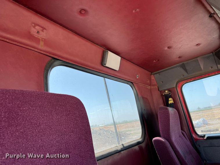 image for item IG9343 1999 Western Star 4964FX  semi truck