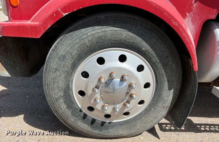 image for item IG9343 1999 Western Star 4964FX  semi truck