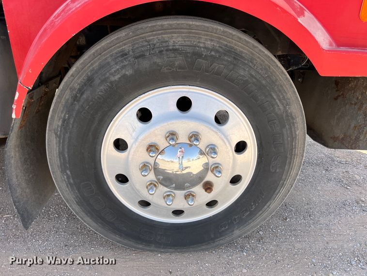 image for item IG9343 1999 Western Star 4964FX  semi truck