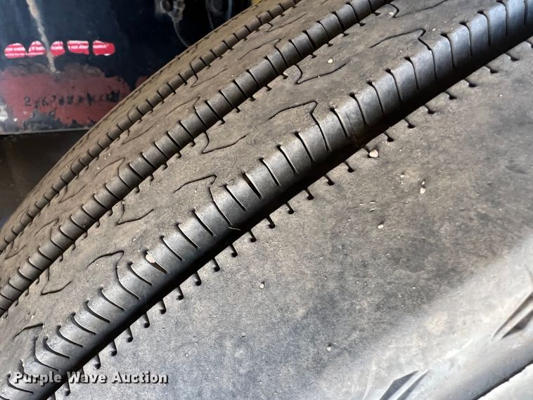 image for item IG9343 1999 Western Star 4964FX  semi truck