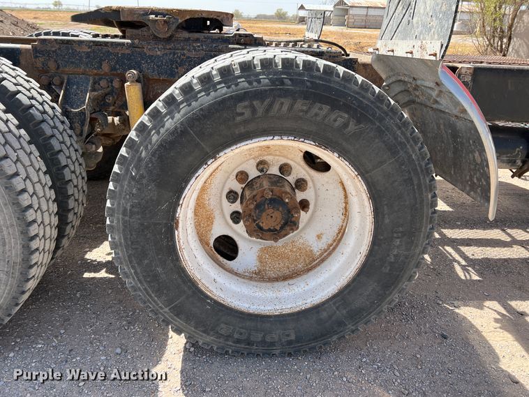 image for item IG9343 1999 Western Star 4964FX  semi truck