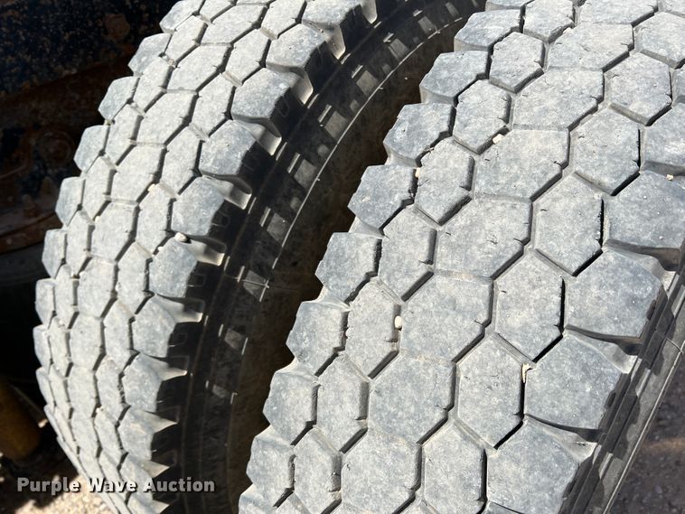 image for item IG9343 1999 Western Star 4964FX  semi truck