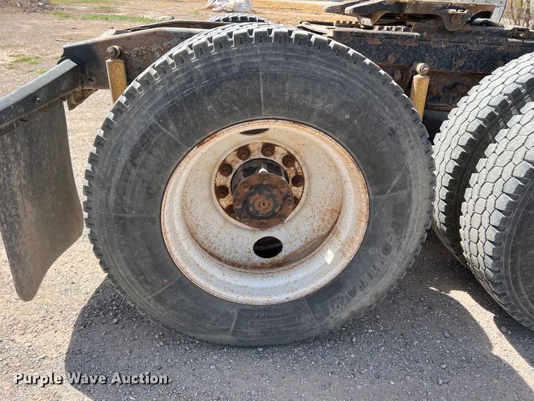 image for item IG9343 1999 Western Star 4964FX  semi truck