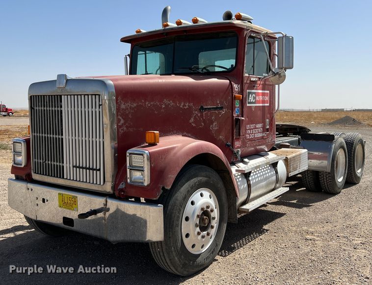 image for item IG9344 1995 International 9500  semi truck