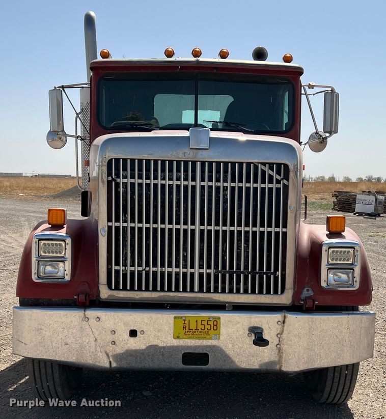 image for item IG9344 1995 International 9500  semi truck