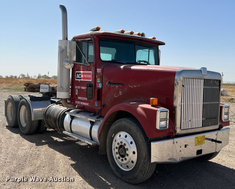 image for item IG9344 1995 International 9500  semi truck