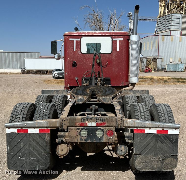 image for item IG9344 1995 International 9500  semi truck