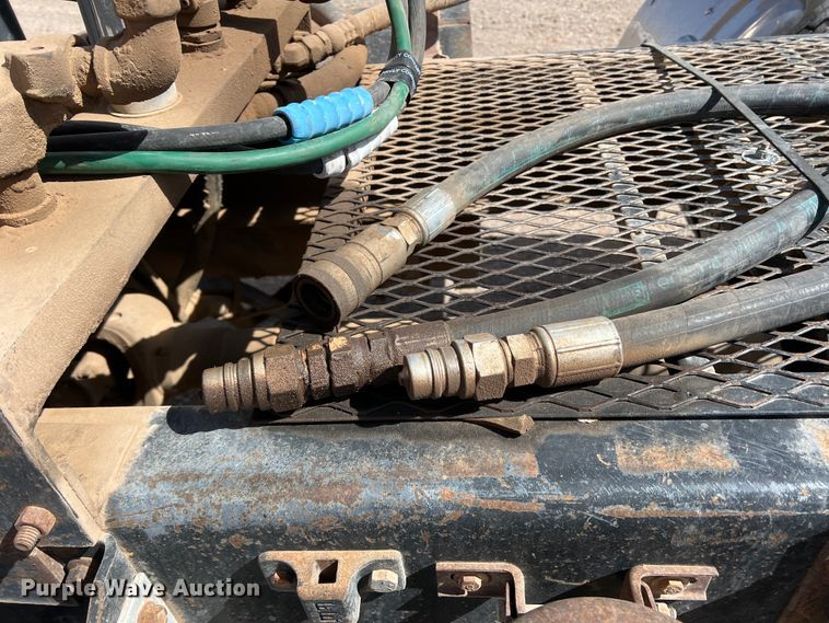 image for item IG9344 1995 International 9500  semi truck